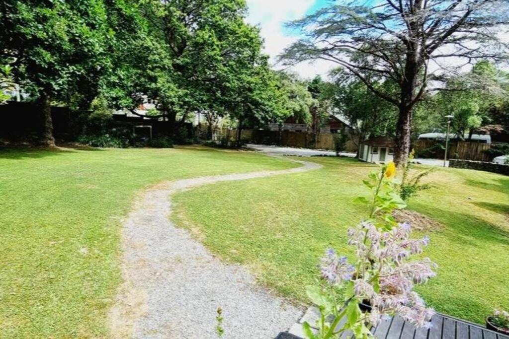 Pinehaven Cottage Upper Hutt Exterior photo