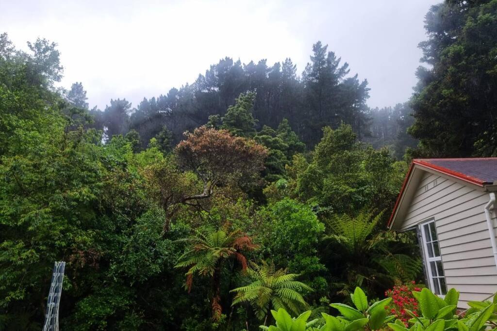 Pinehaven Cottage Upper Hutt Exterior photo