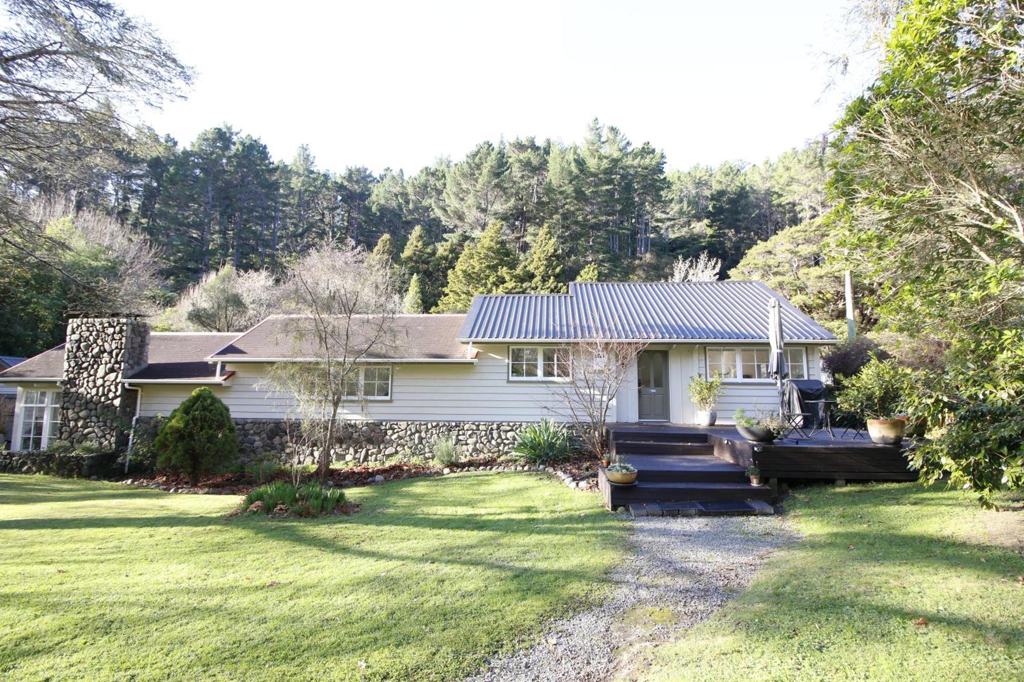 Pinehaven Cottage Upper Hutt Exterior photo