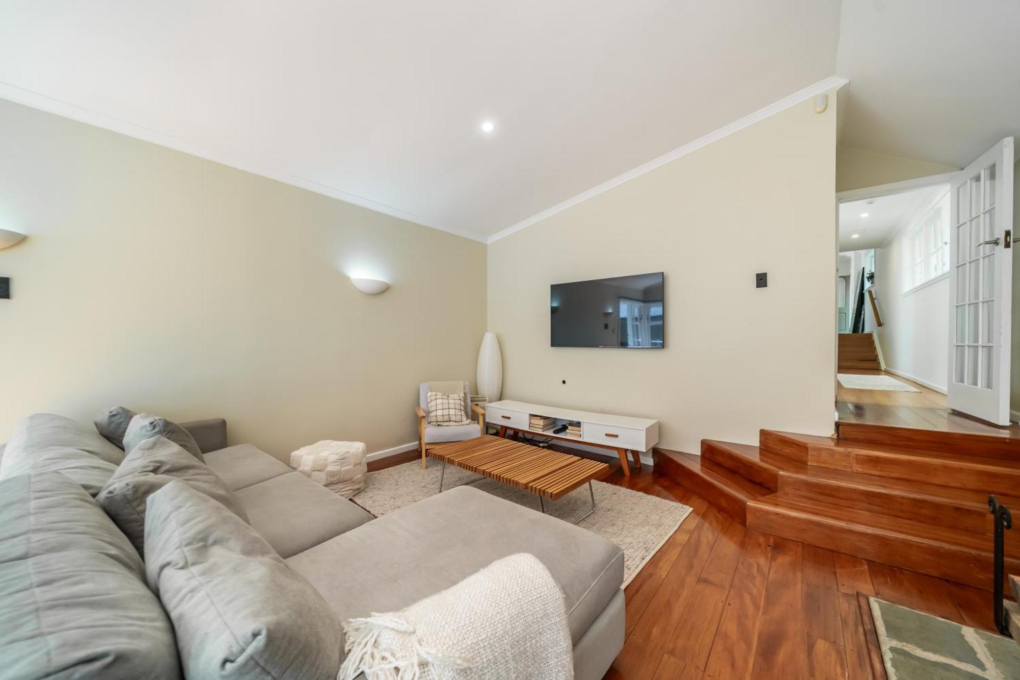 Pinehaven Cottage Upper Hutt Exterior photo