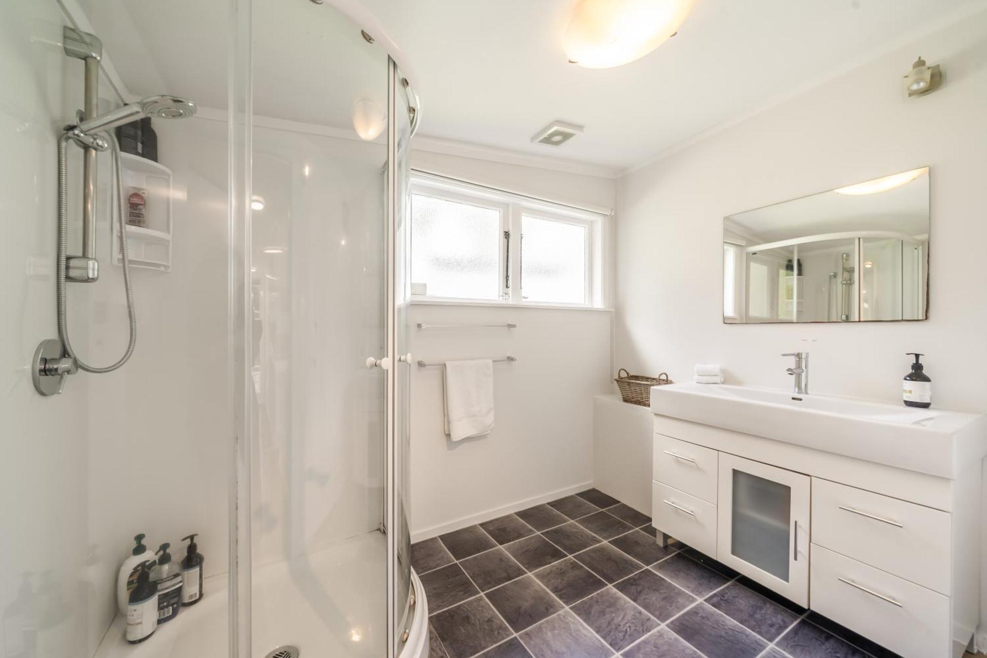 Pinehaven Cottage Upper Hutt Exterior photo