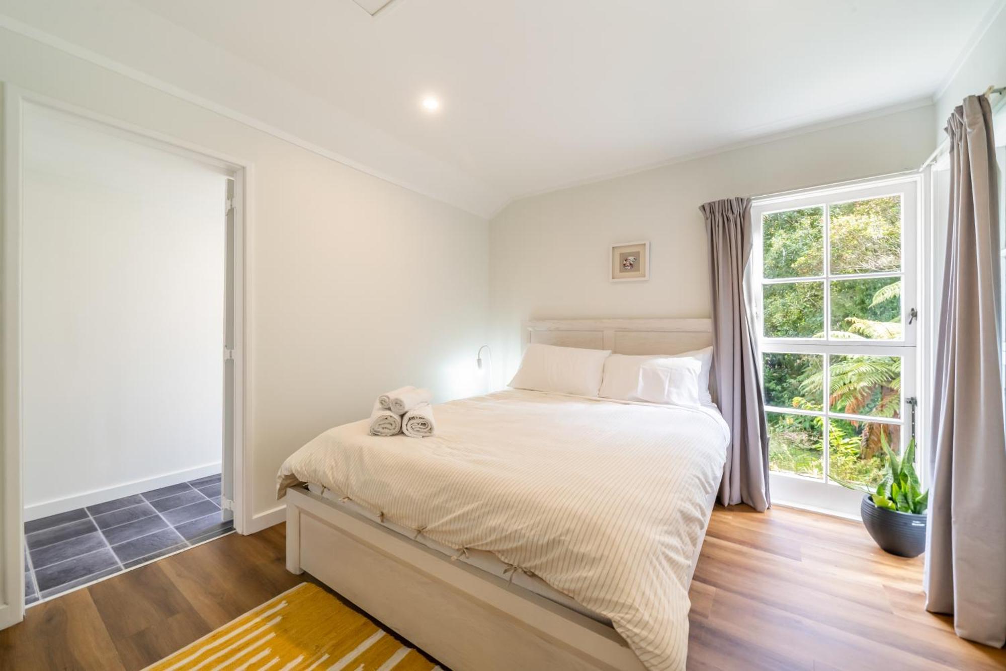 Pinehaven Cottage Upper Hutt Exterior photo